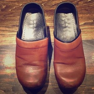 Lands End slip on leather clogs size 9 US, EU 40